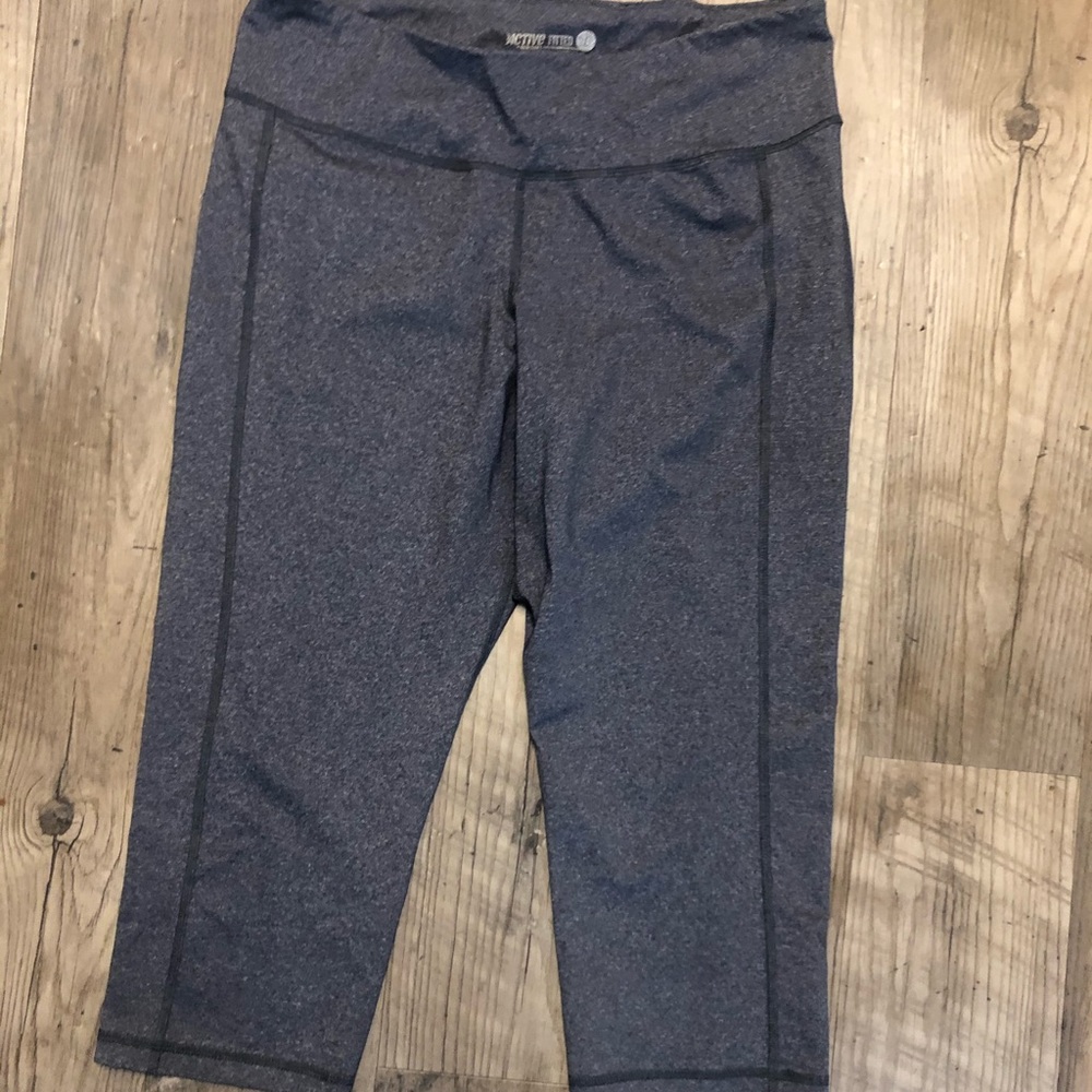 Old Navy Active Capri Pants